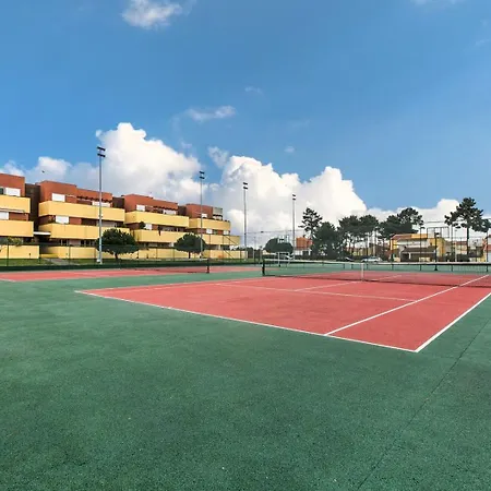 The Pine Flat With Pool @ Furadouro Daire *