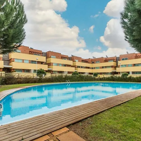 The Pine Flat With Pool @ Furadouro Apartment