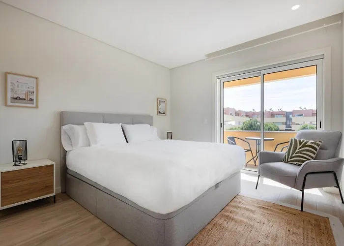 The Pine Flat With Pool @ Furadouro * Овар