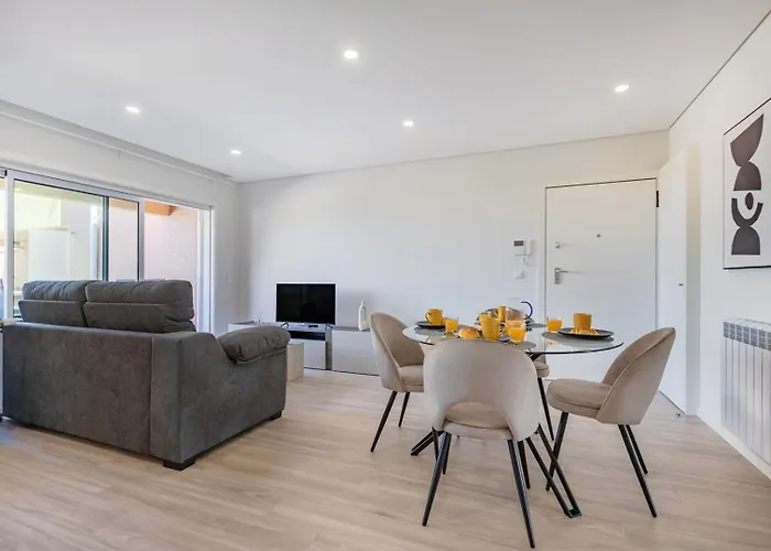 The Pine Flat With Pool @ Furadouro * Овар